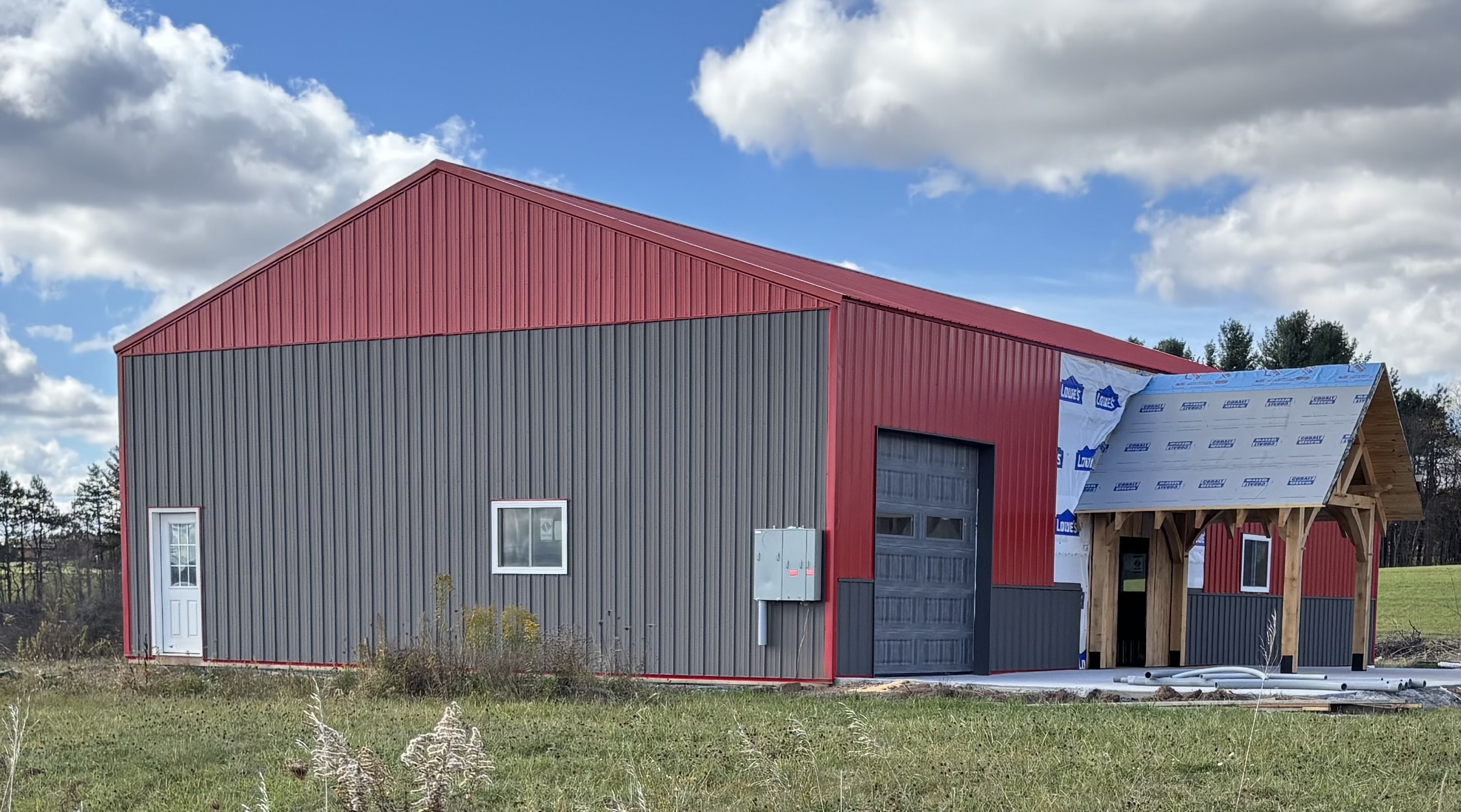 Pole barn with an entryway