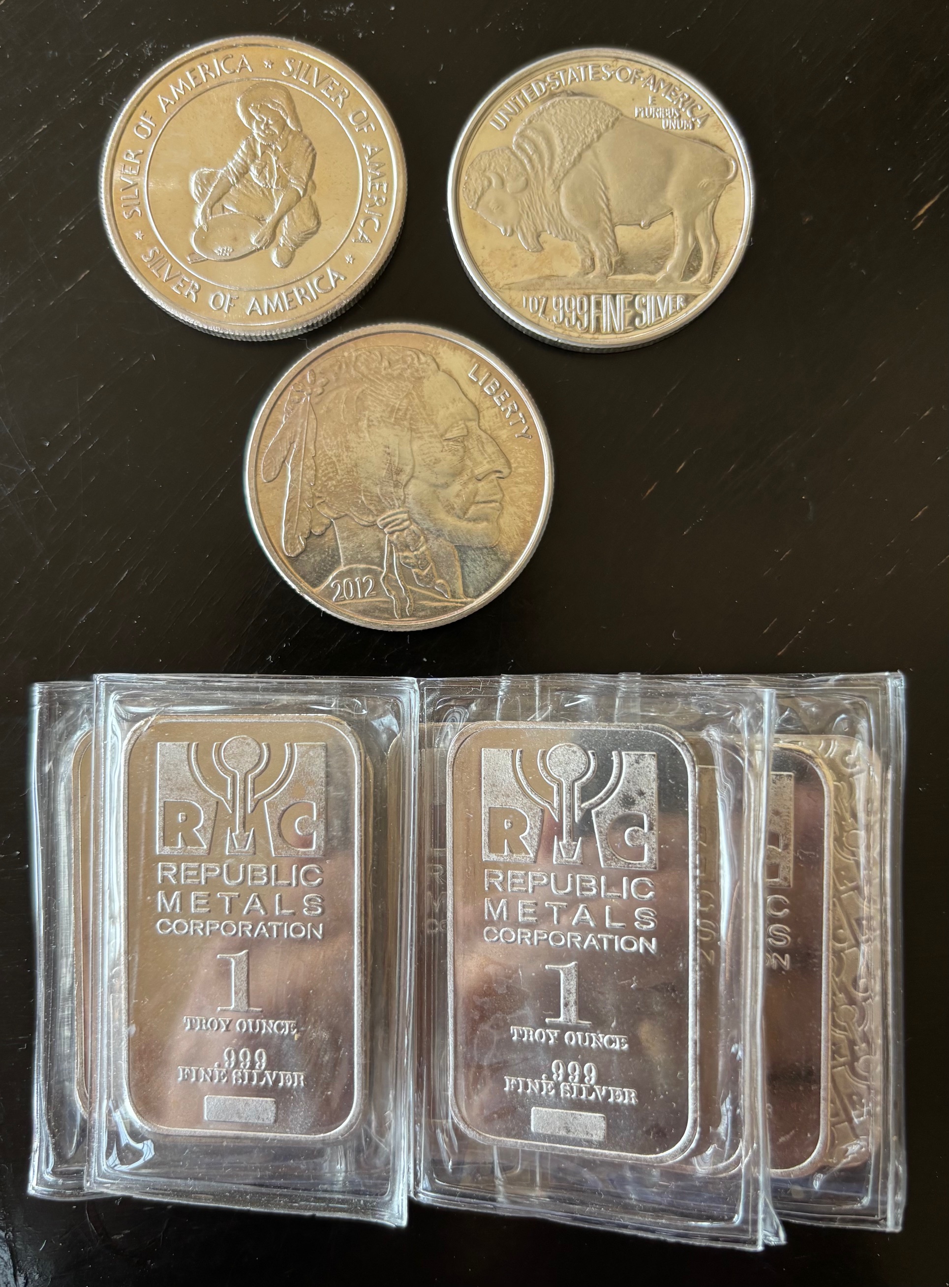 Silver rounds and bars (one troy ounce)